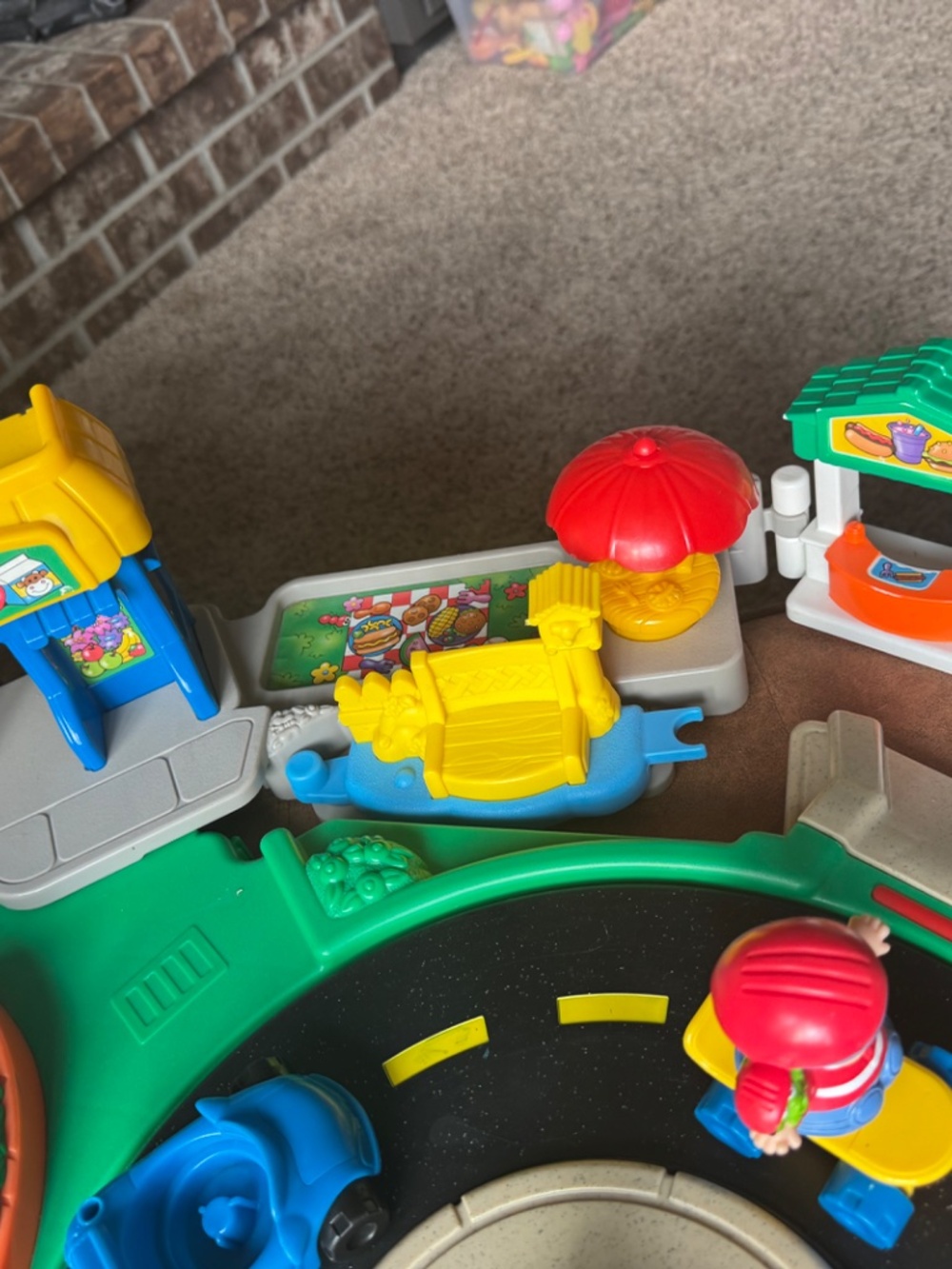 Vintage 2004 Fisher Price Little People discovery playset - Picture 3 of 3